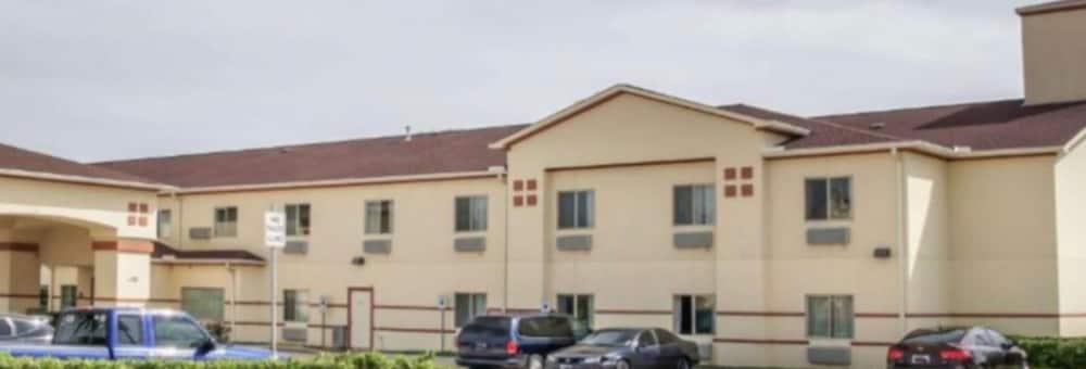 Super 8 By Wyndham Brenham Tx Hotel Ngoại thất bức ảnh