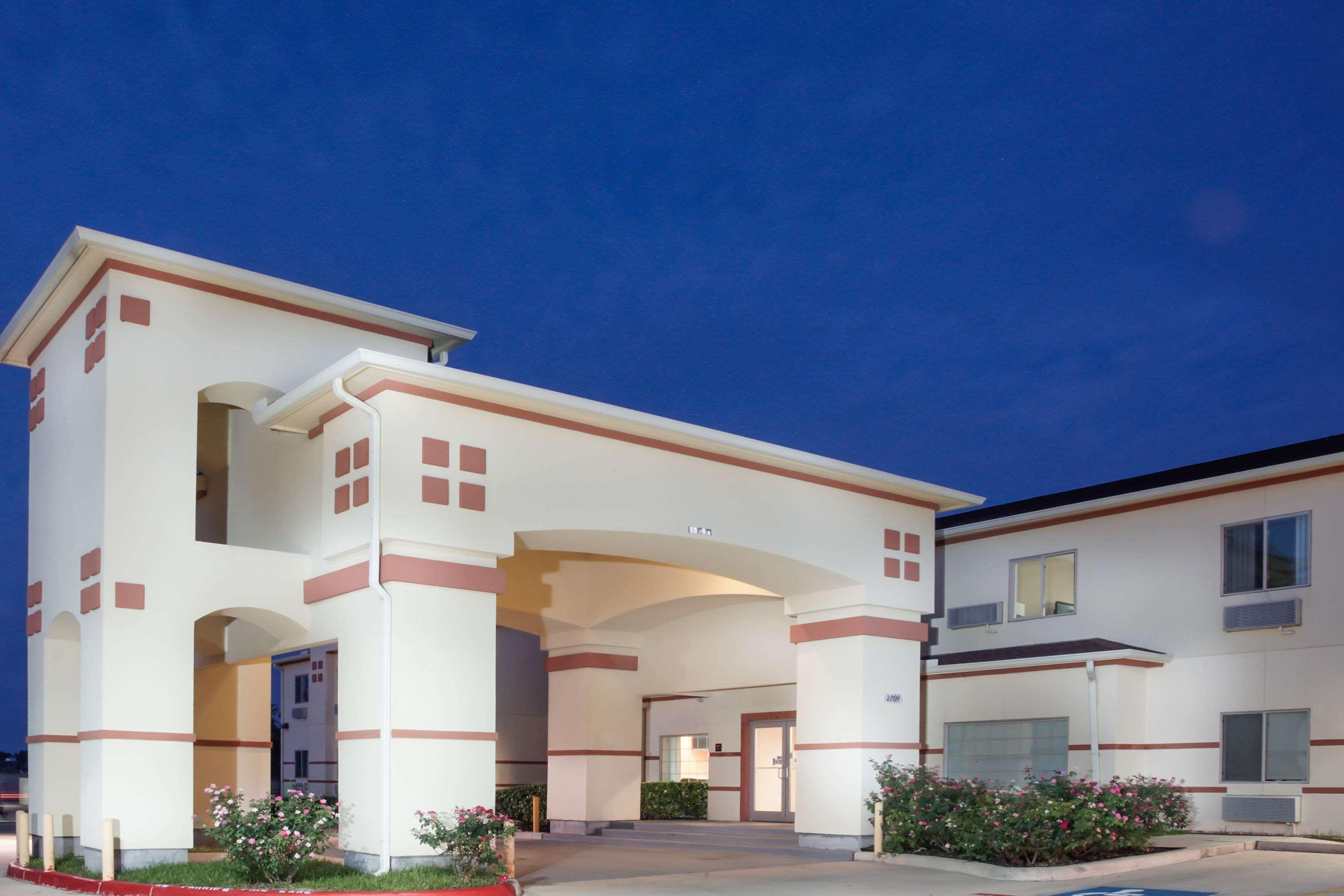 Super 8 By Wyndham Brenham Tx Hotel Ngoại thất bức ảnh