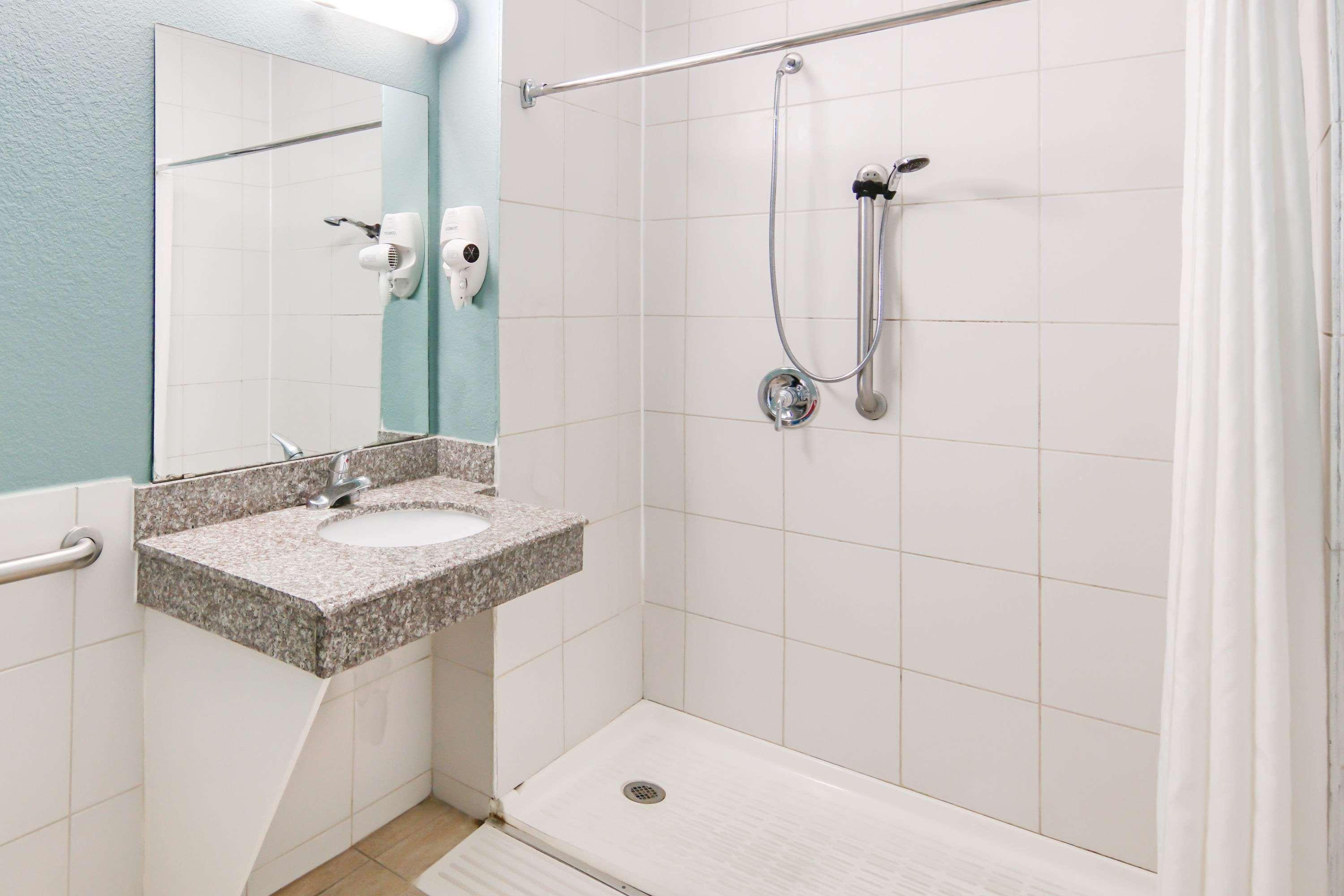 Super 8 By Wyndham Brenham Tx Hotel Ngoại thất bức ảnh