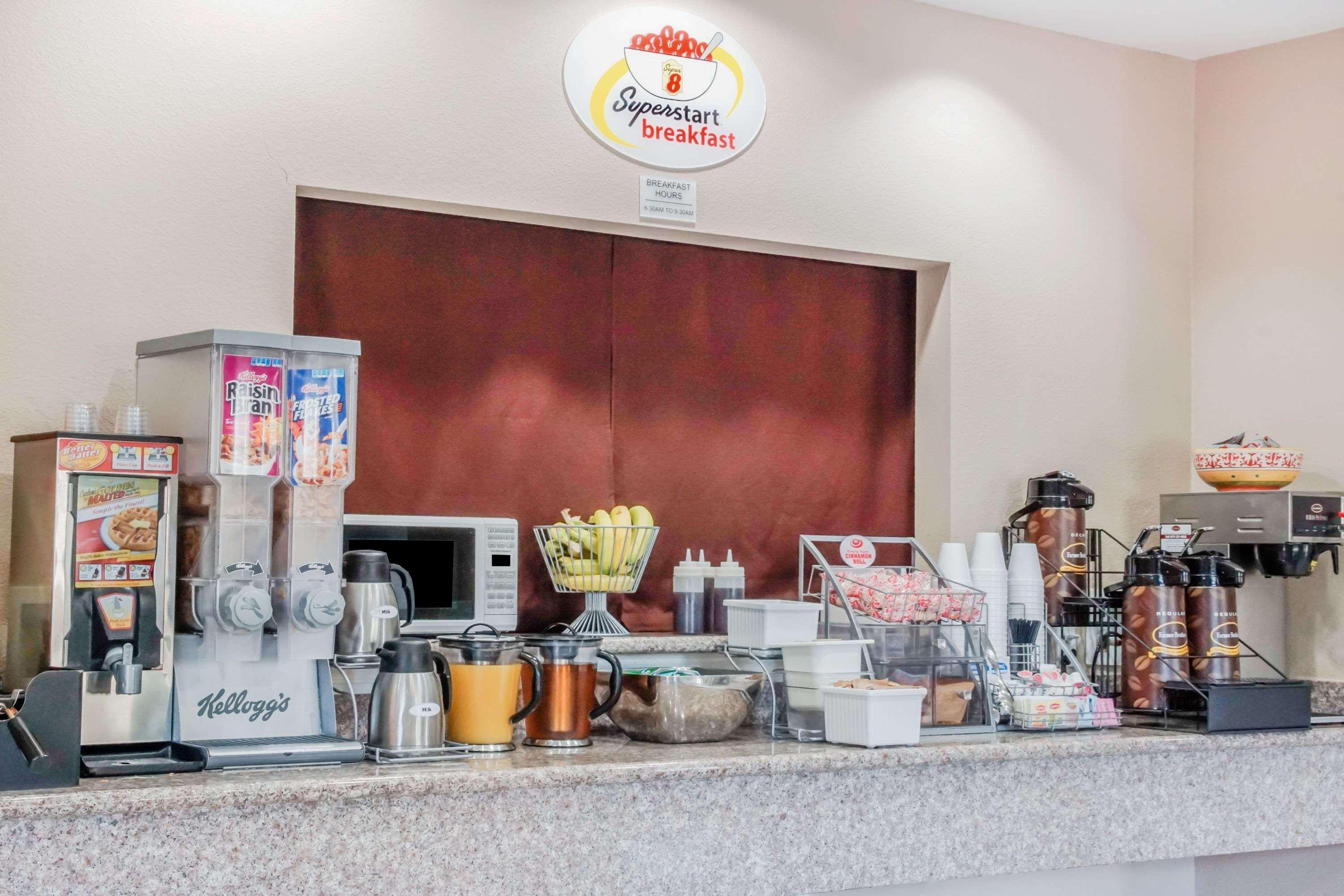 Super 8 By Wyndham Brenham Tx Hotel Ngoại thất bức ảnh