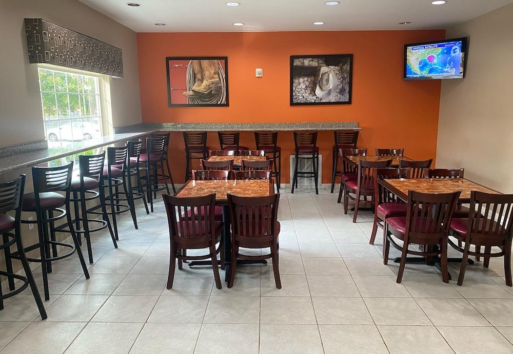 Super 8 By Wyndham Brenham Tx Hotel Ngoại thất bức ảnh