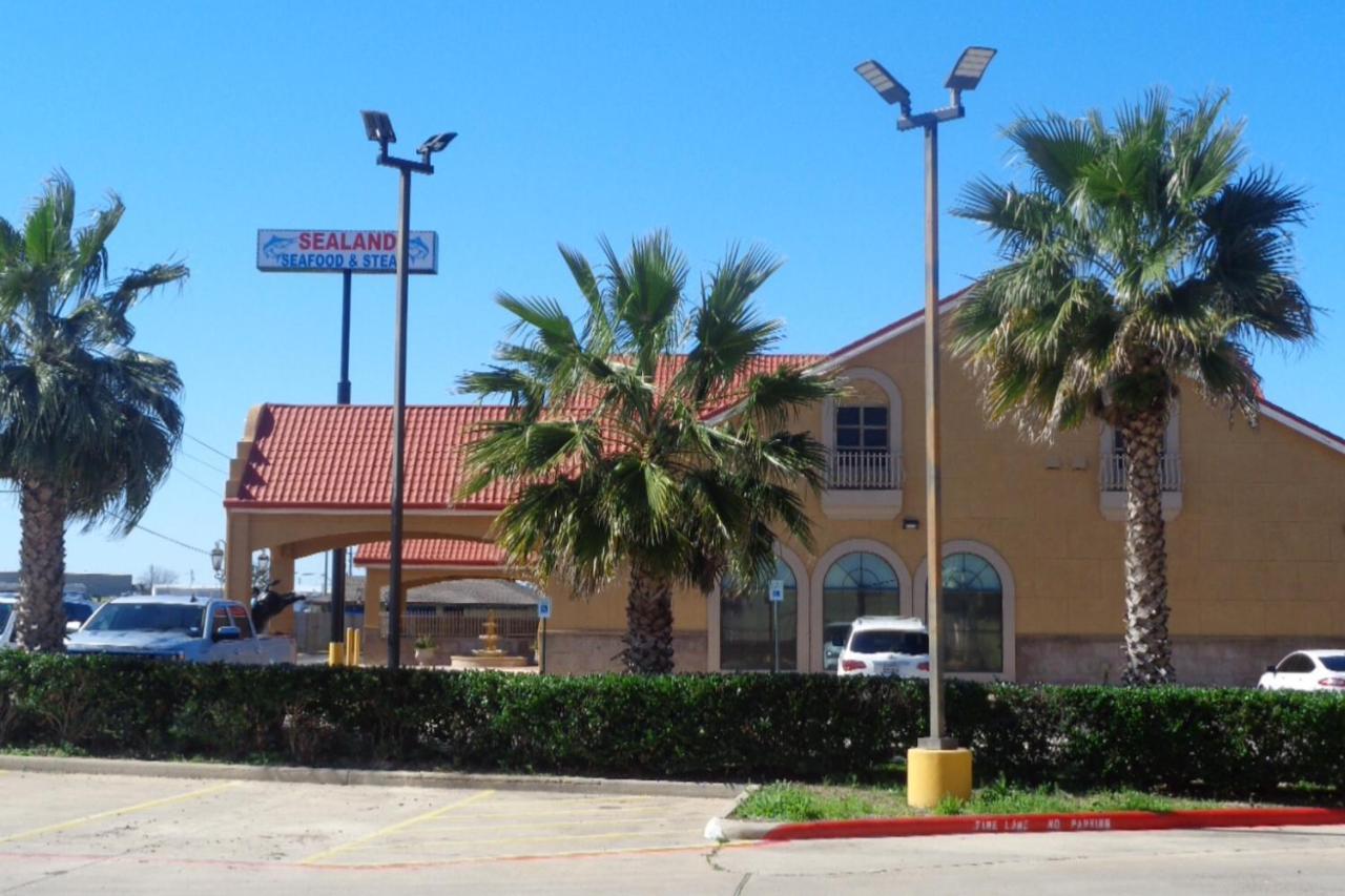 Super 8 By Wyndham Brenham Tx Hotel Ngoại thất bức ảnh