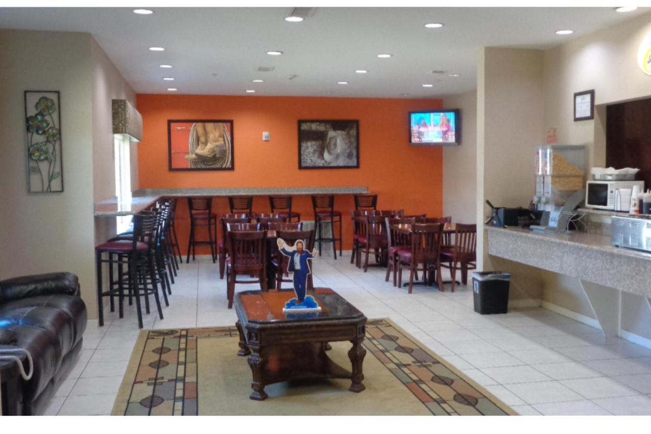 Super 8 By Wyndham Brenham Tx Hotel Ngoại thất bức ảnh
